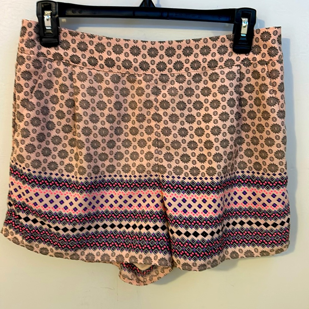 Silk shorts black and cream chick design print